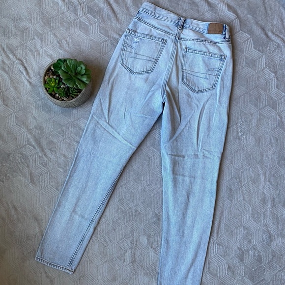 AEO High Rise Mom Jeans - Picture 3 of 4